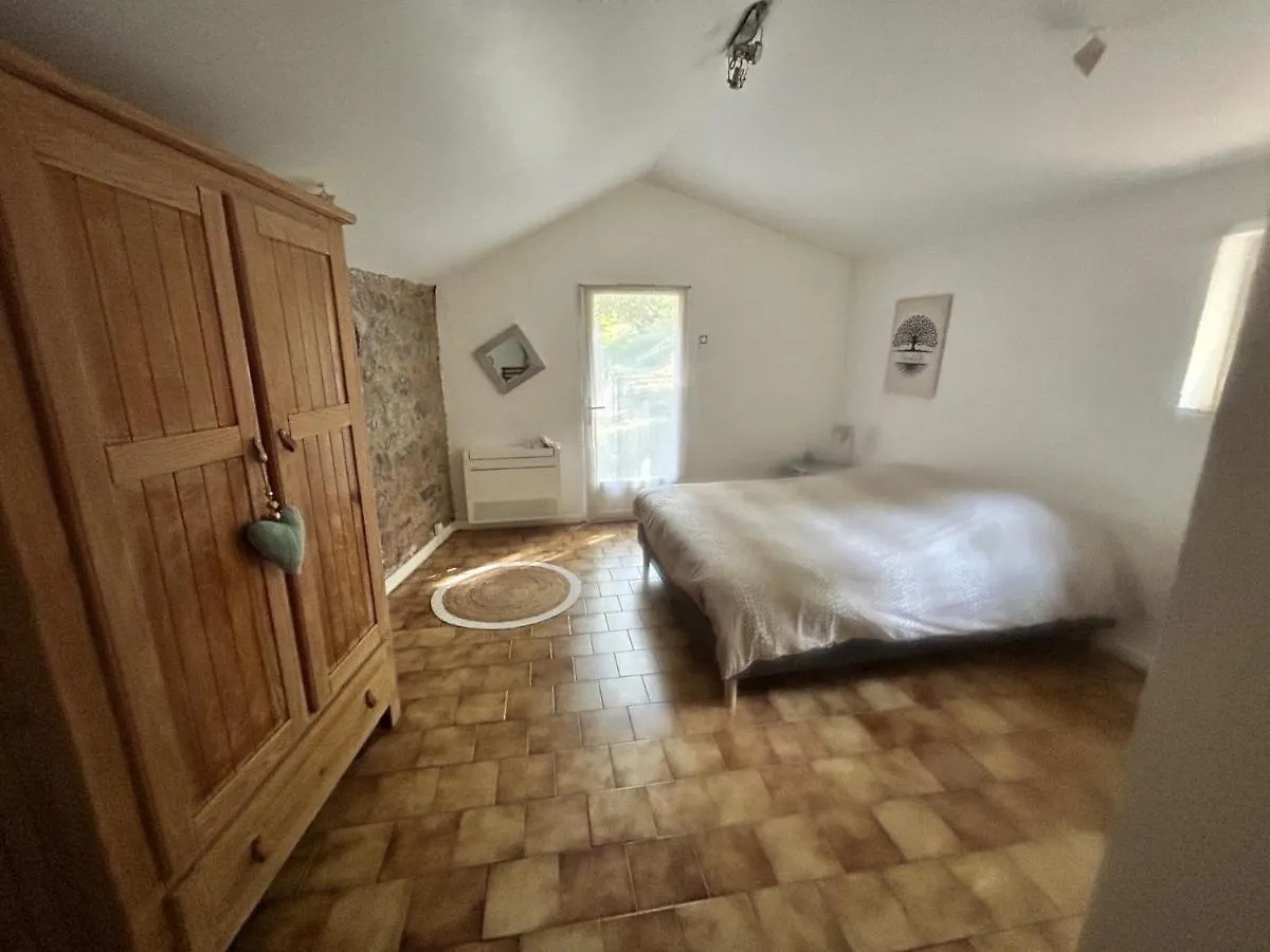 Chambre En Bordure D'Aveyron サン・タントナン ベッド・アンド・ブレックファスト