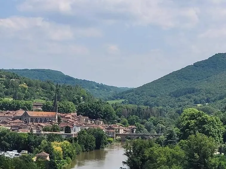 Chambre En Bordure D'Aveyron サン・タントナン 0*,  フランス